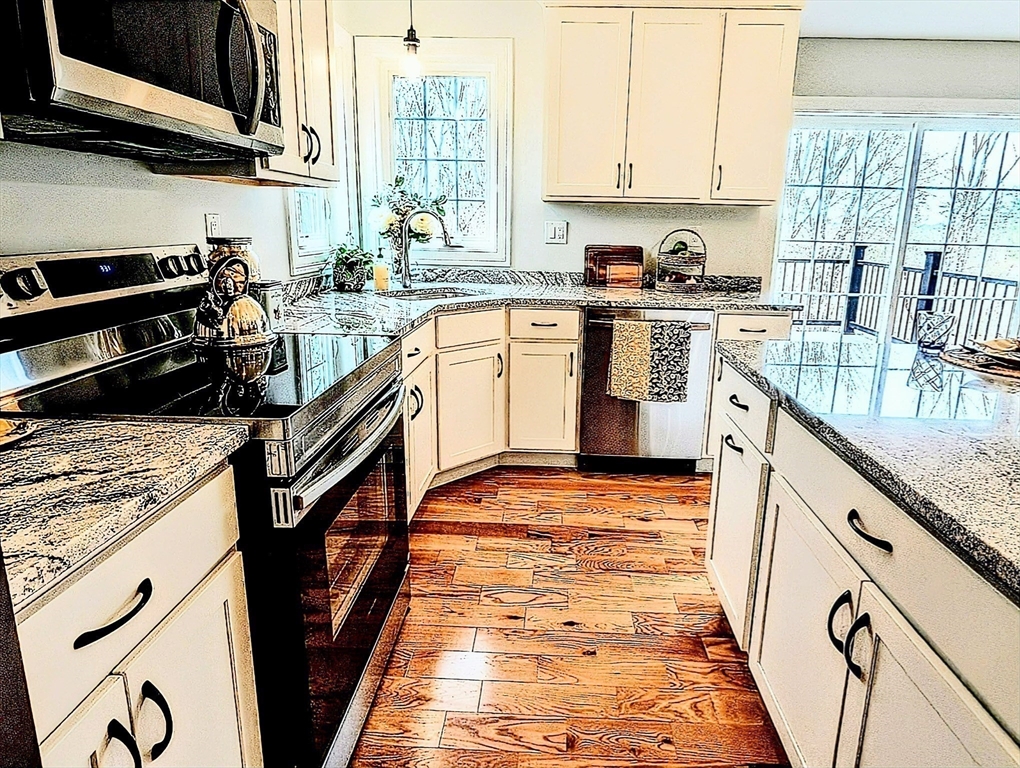 72 A Cottage Lane, Unit LEFT HALF) Templeton, MA 01468 - Photo 5 of 40