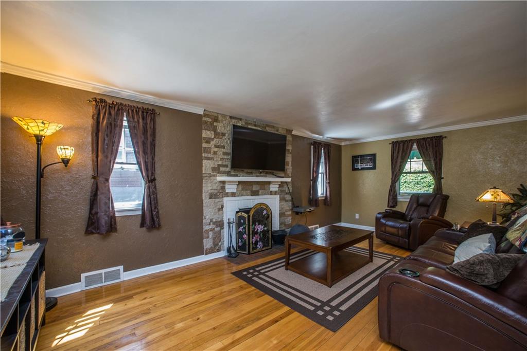 245 Gilkeson Road Pittsburgh, PA 15228 - Photo 2 of 25 Gallery Image 2