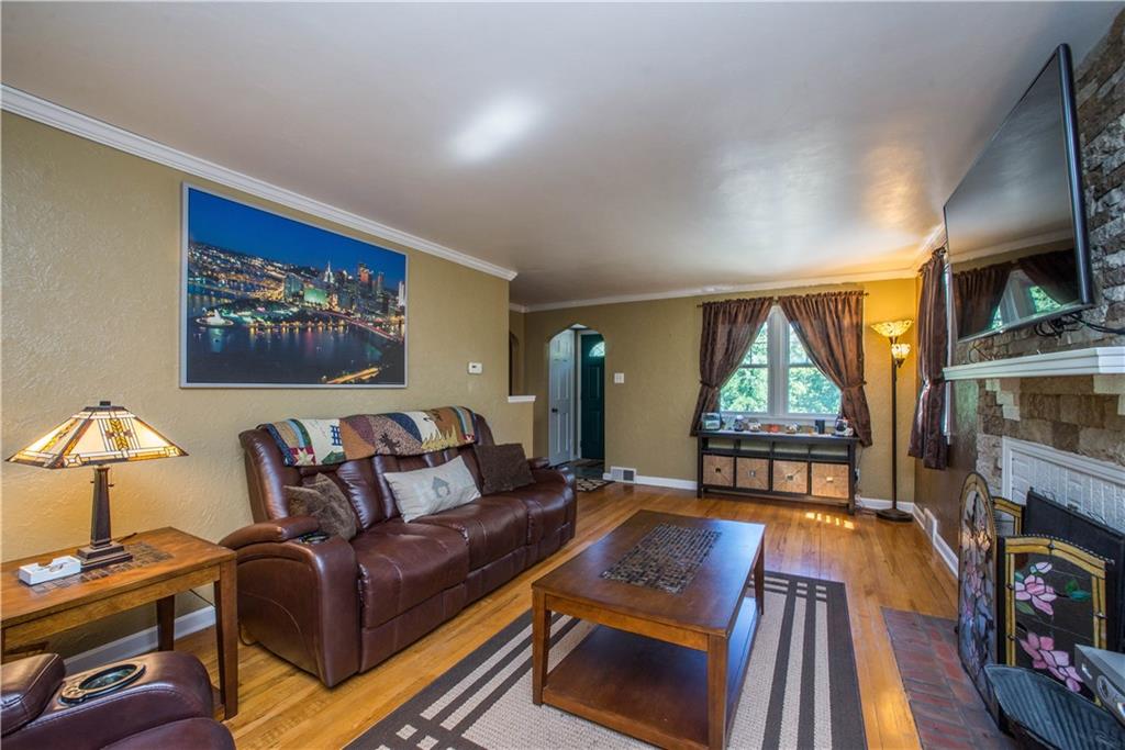 245 Gilkeson Road Pittsburgh, PA 15228 - Photo 4 of 25 Gallery Image 4