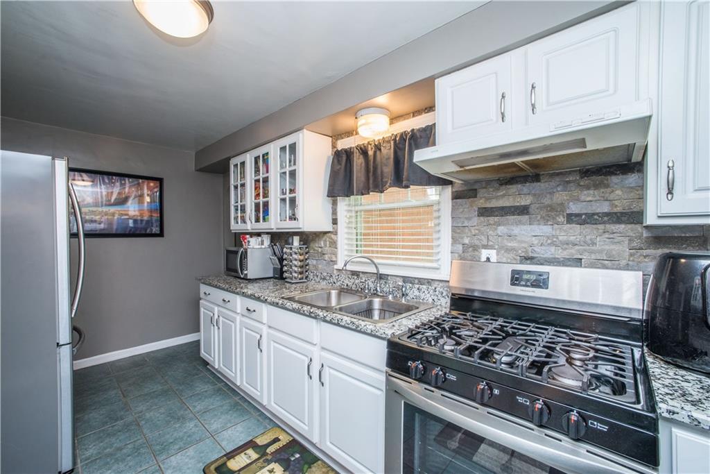 245 Gilkeson Road Pittsburgh, PA 15228 - Photo 7 of 25 Gallery Image 7