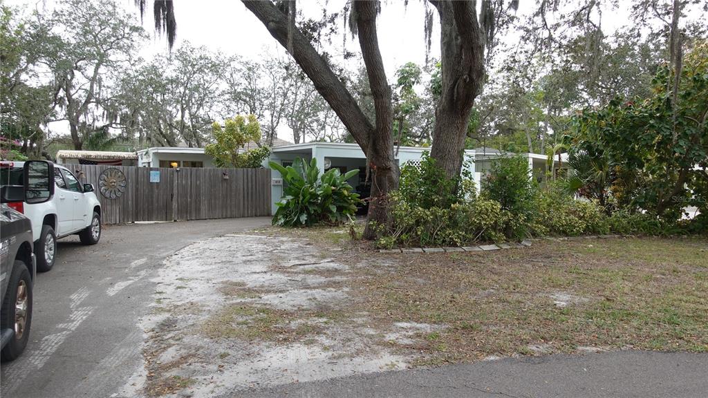 612 Oleander Way South  