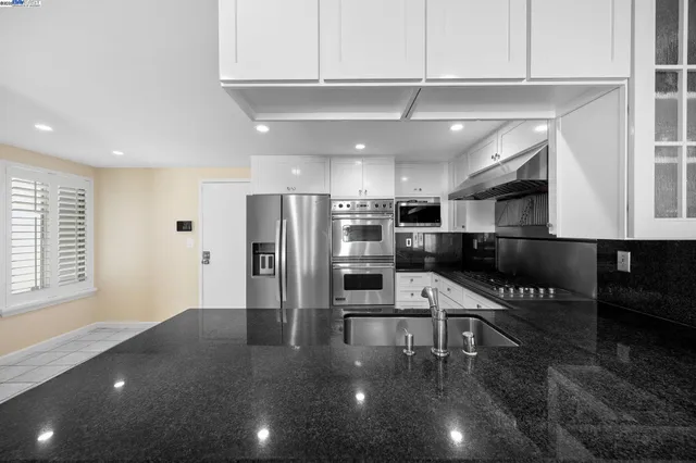 $825,000 | 34 Chimney Rock, Oakland, CA 94605