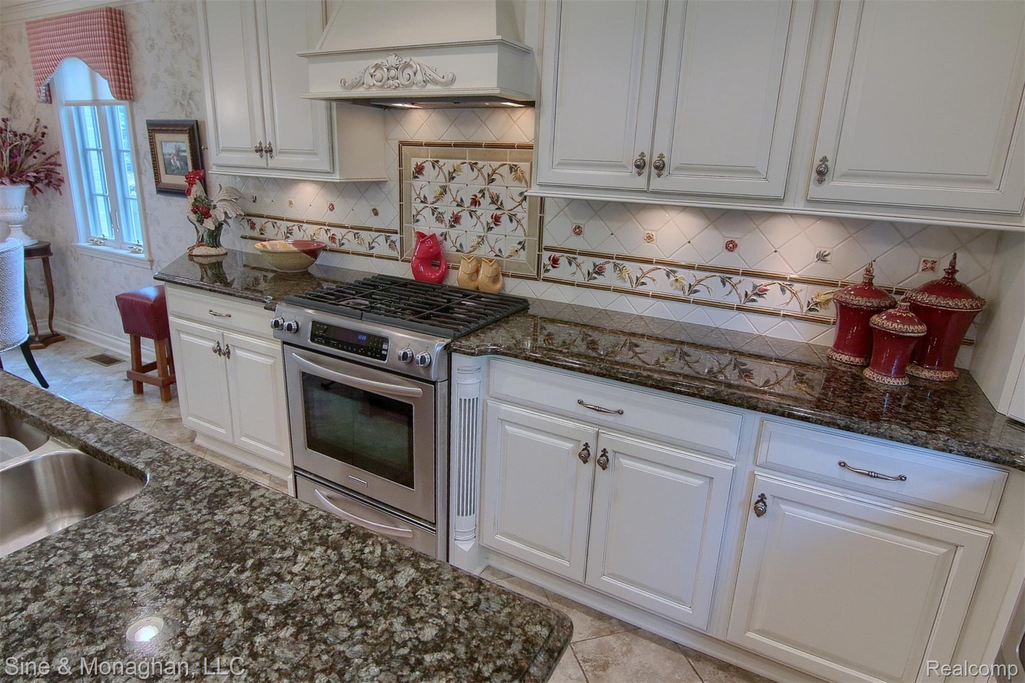 389 Merriweather Road Grosse Pointe, MI 48236 - Photo 11 of 33 14-Kitchen 3rd View.jpg