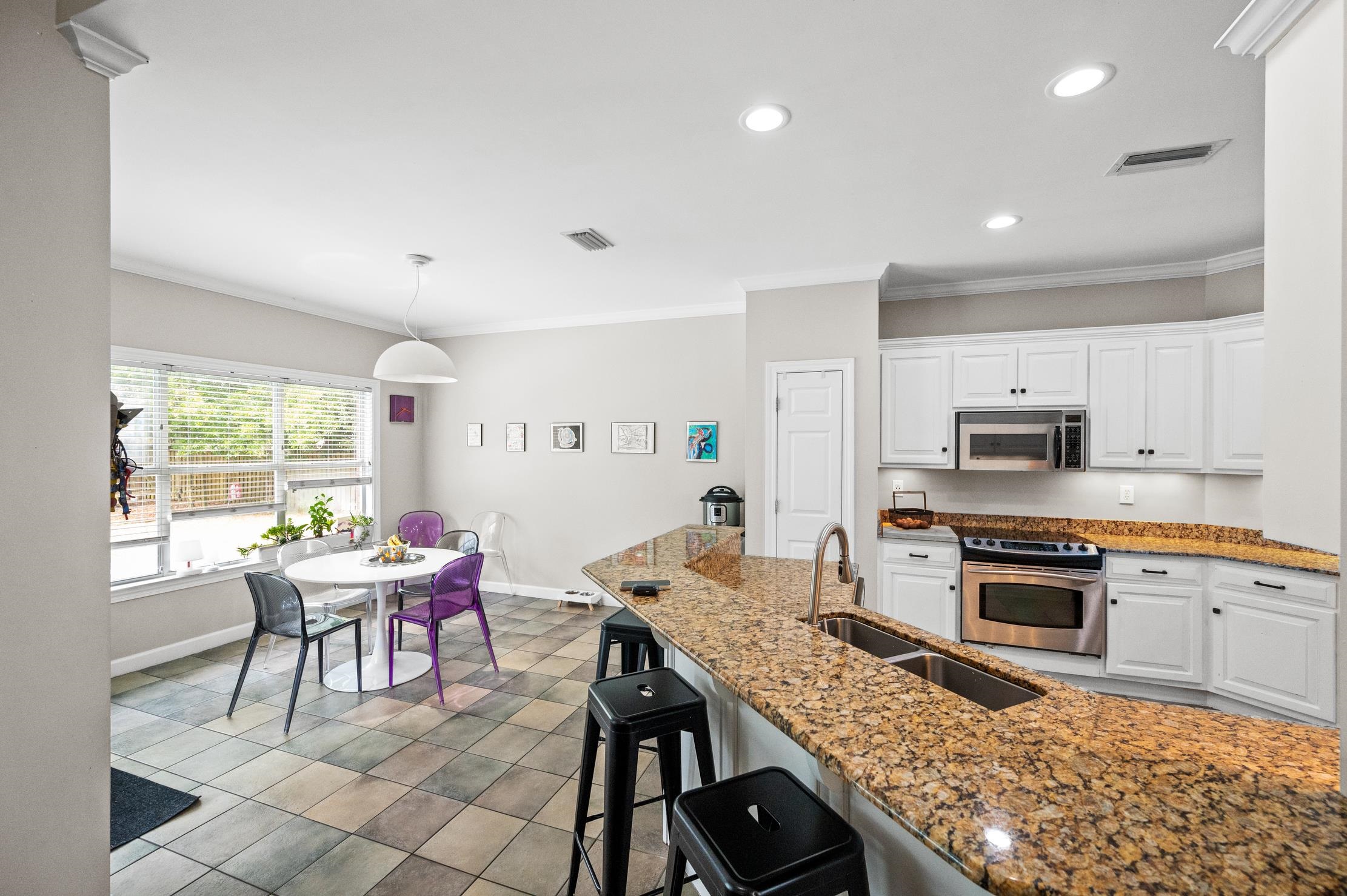 8977 Parliament Circle Daphne, AL 36526 - Photo 10 of 39 Kitchen