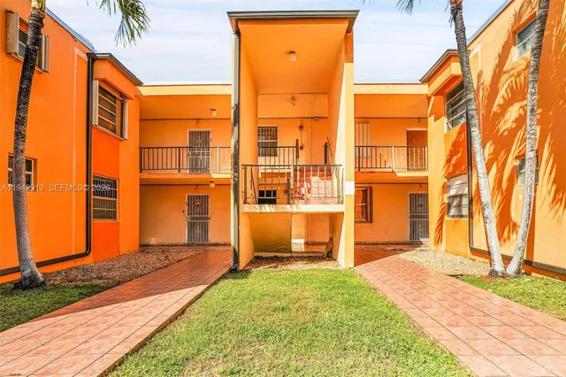 $2,100 | 8990 Southwest 24th Street, Unit 33, Miami, FL 33165