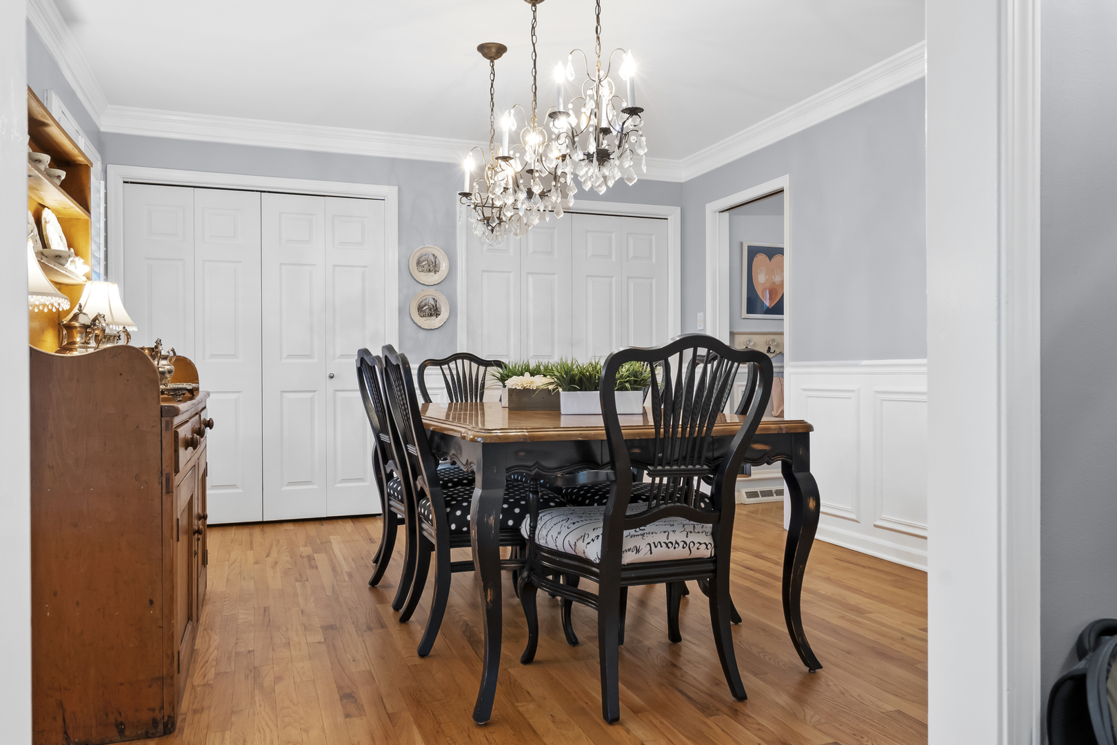 1713 East Thomas Road Wheaton, IL 60187 - Photo 14 of 55 a view of a dining room with furniture and chandelier