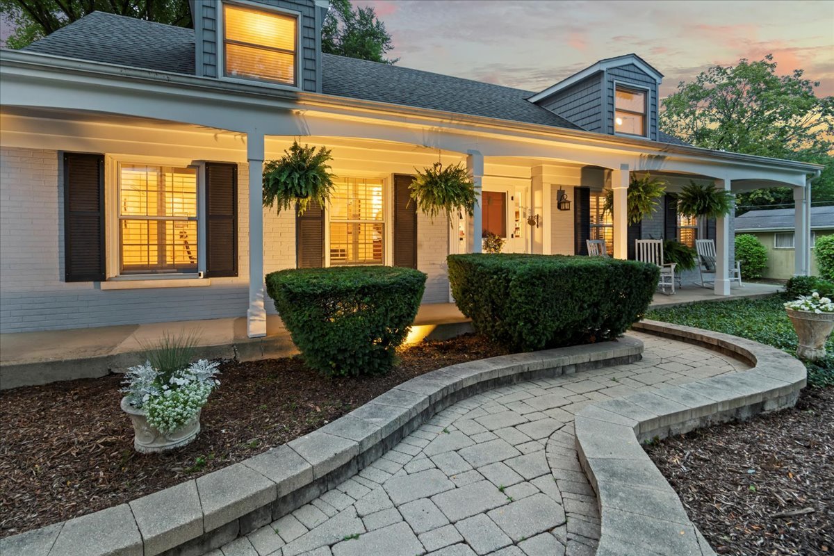 1713 East Thomas Road Wheaton, IL 60187 - Photo 3 of 55 a front view of a house with porch