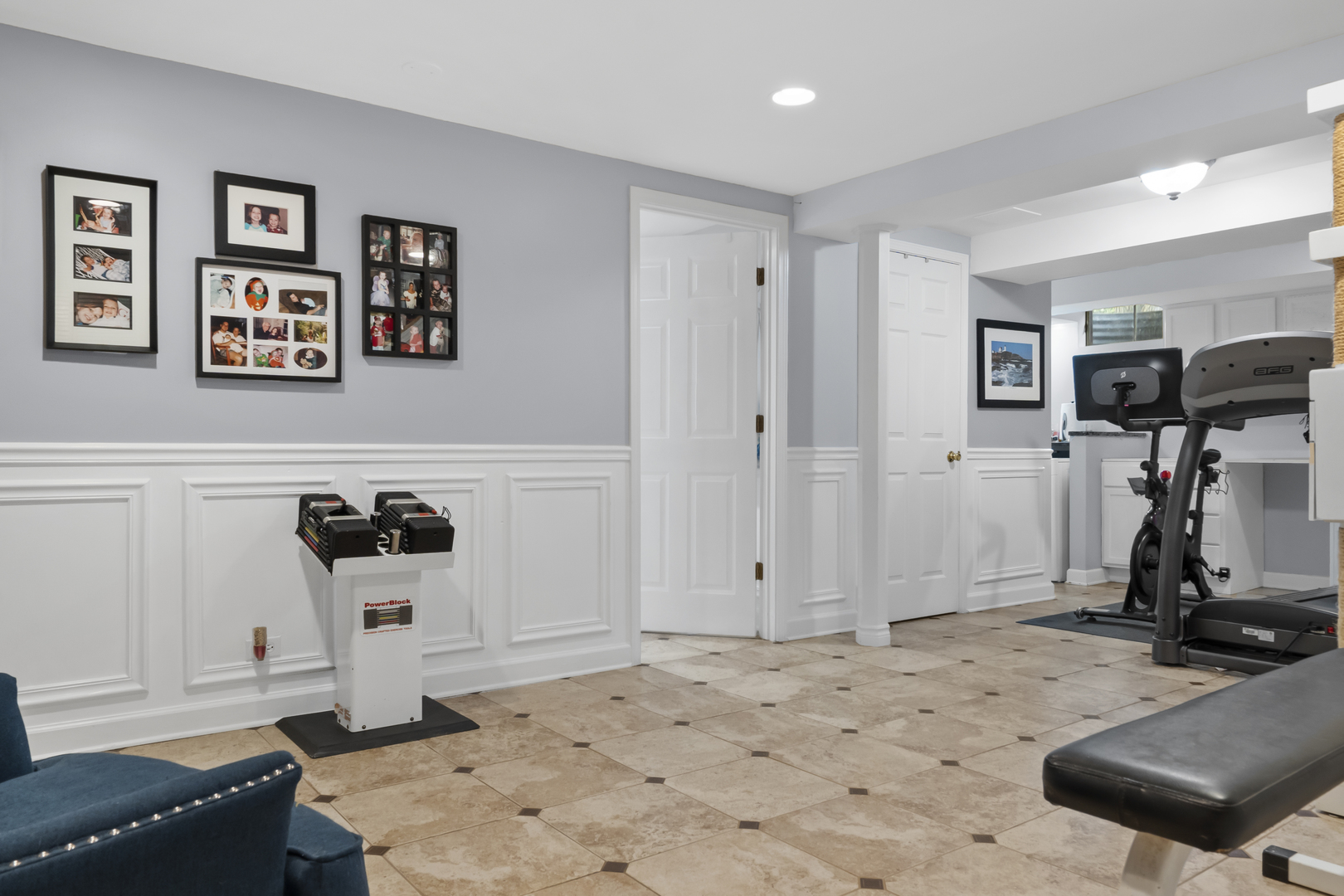 1713 East Thomas Road Wheaton, IL 60187 - Photo 40 of 55 a view of a livingroom with gym equipment