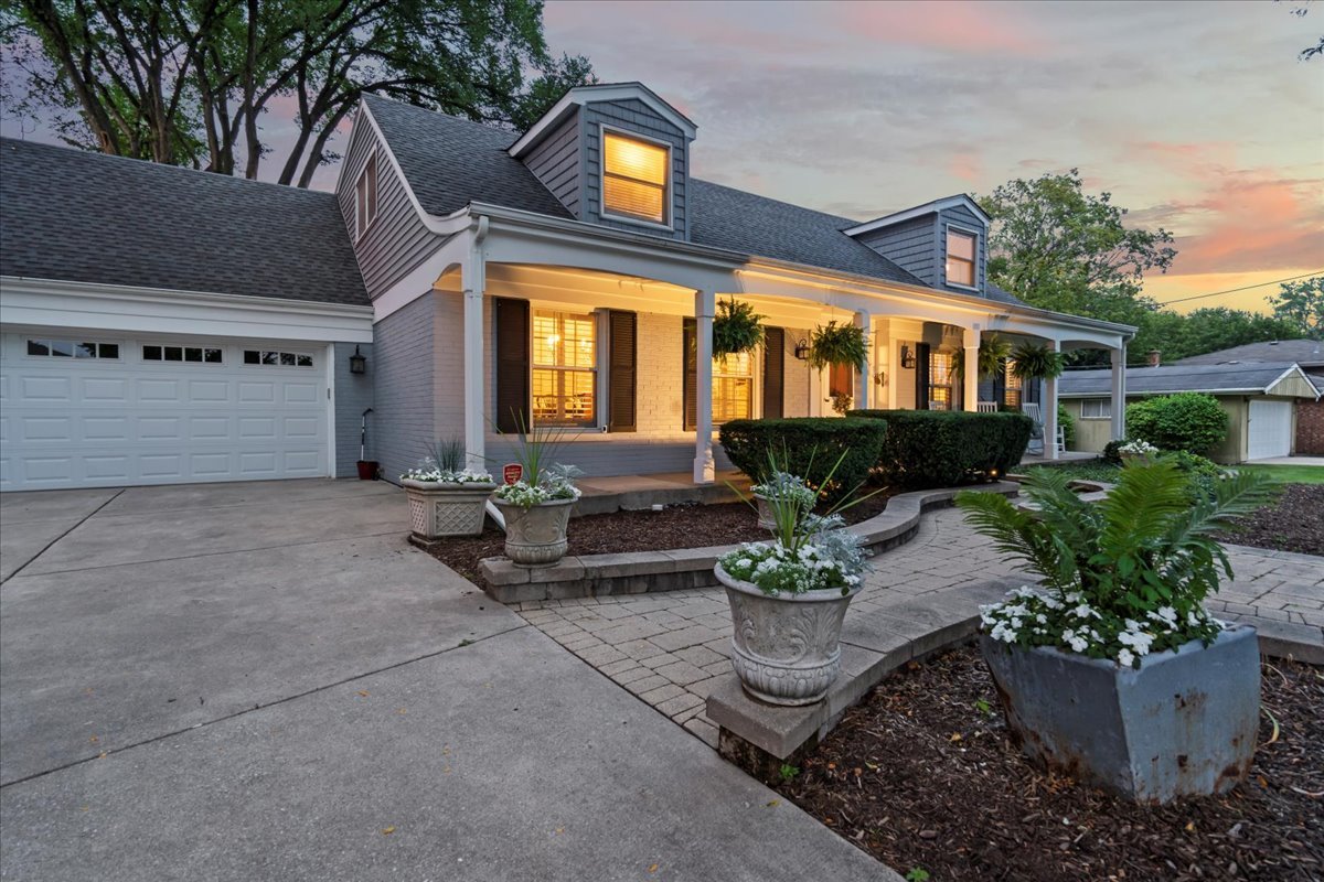 1713 East Thomas Road Wheaton, IL 60187 - Photo 4 of 55