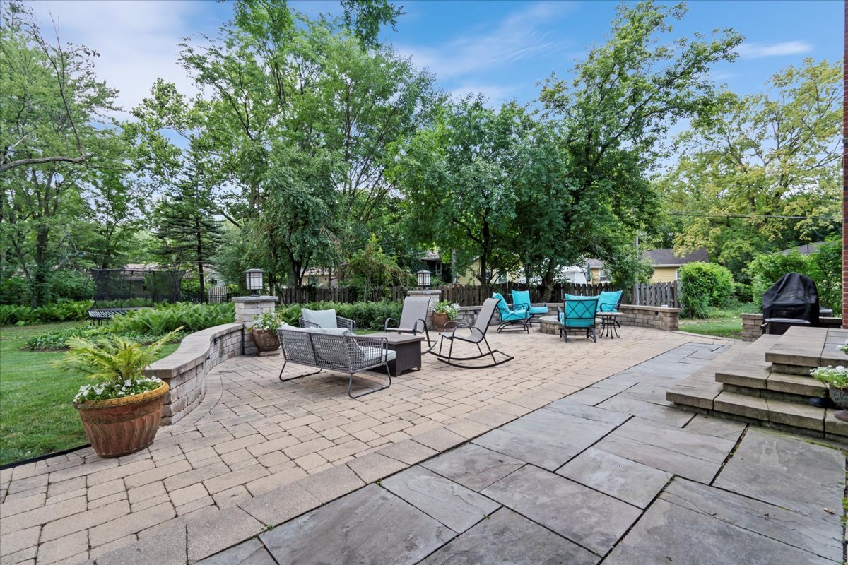 1713 East Thomas Road Wheaton, IL 60187 - Photo 51 of 55 a view of backyard with sitting area