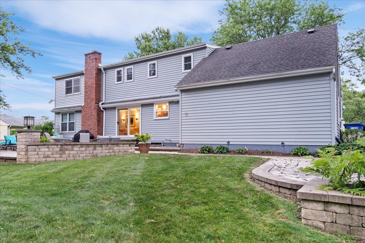 1713 East Thomas Road Wheaton, IL 60187 - Photo 53 of 55 a view of a house with a yard and sitting area