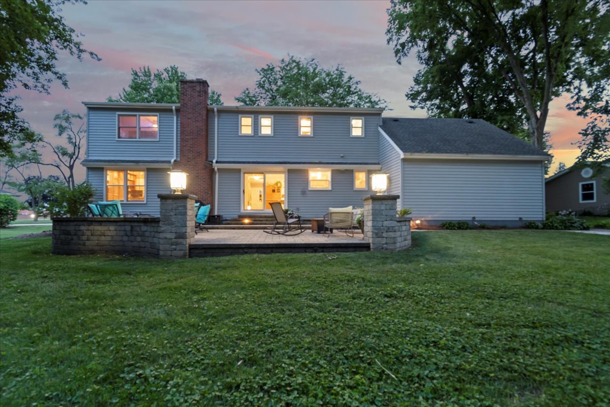 1713 East Thomas Road Wheaton, IL 60187 - Photo 55 of 55 a view of outdoor space and yard