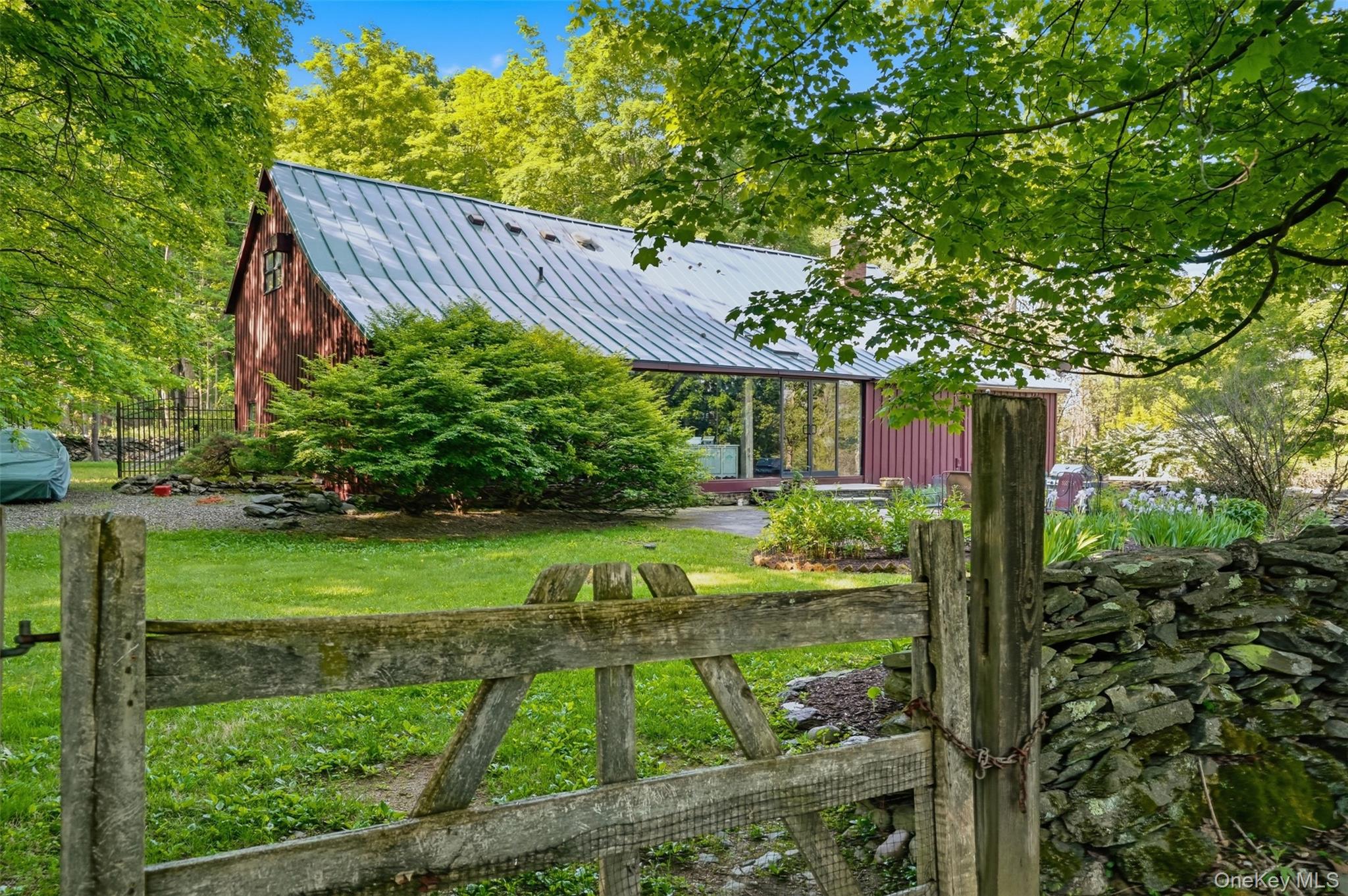 101 Drake Road Pleasant Valley, NY 12569 - Photo 4 of 47