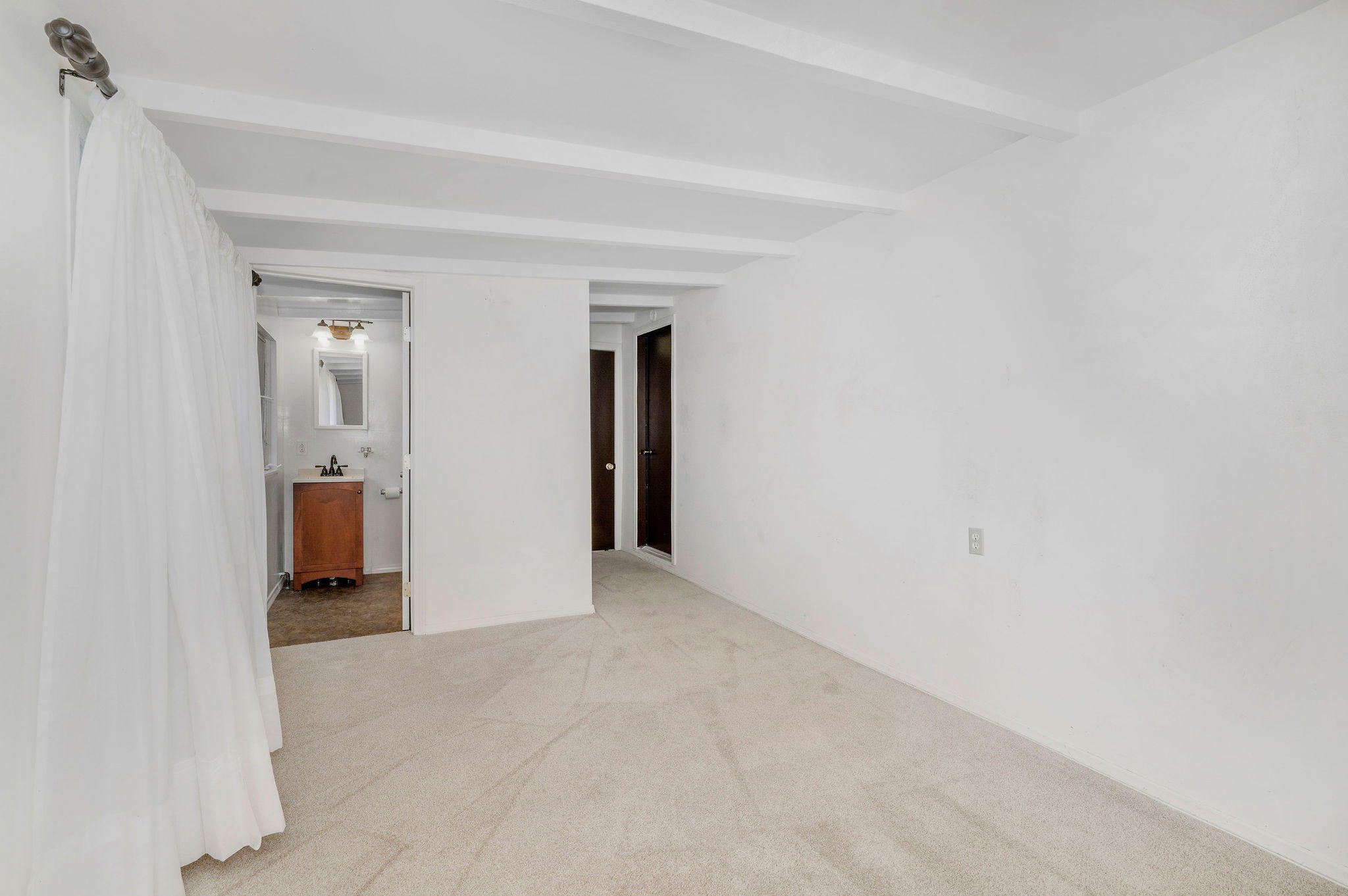 1320 Mountain View Road Santa Barbara, CA 93109 - Photo 9 of 10 Auxiliary Room