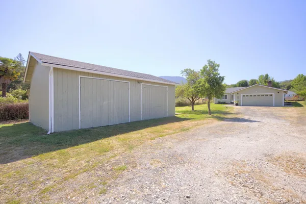 $450,000 | 1225 Southeast Grandview Avenue, Grants Pass, OR 97527