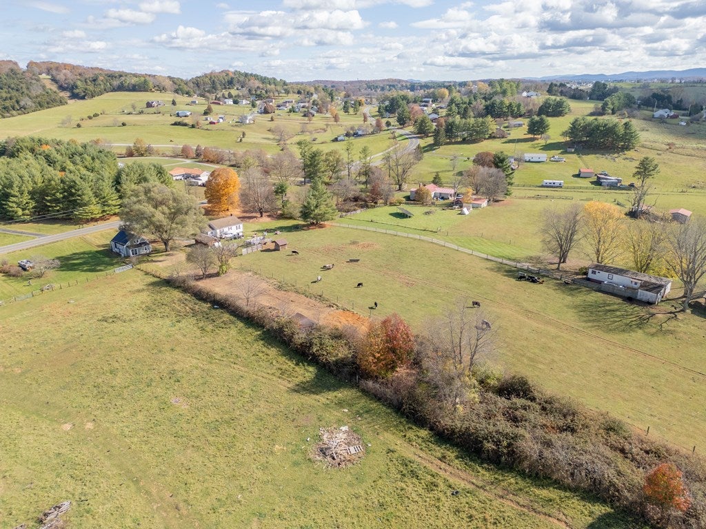5099 Thornspring Road Pulaski, VA 24301 - Photo 51 of 53 Gallery Image 51