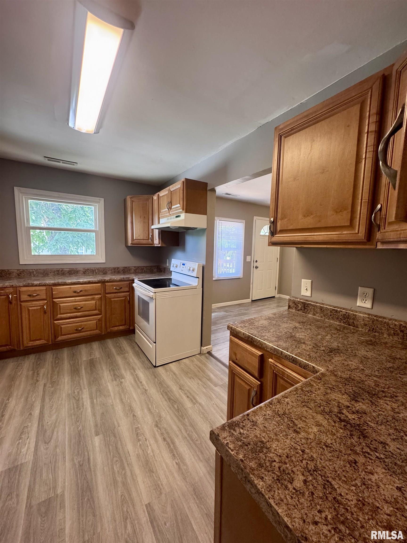 403 East Murray Street Macomb, IL 61455 - Photo 8 of 17