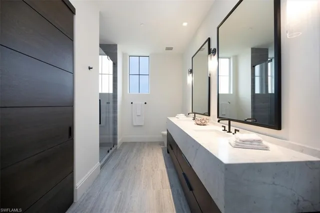 $24,990,000 | 81 Seagate Drive, Unit PH20, Naples, FL 34103