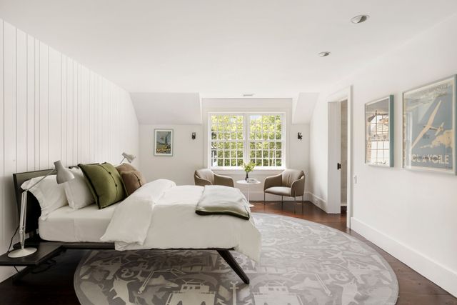 $9,500,000 | 176 2 Holes Water Road, East Hampton, NY 11937