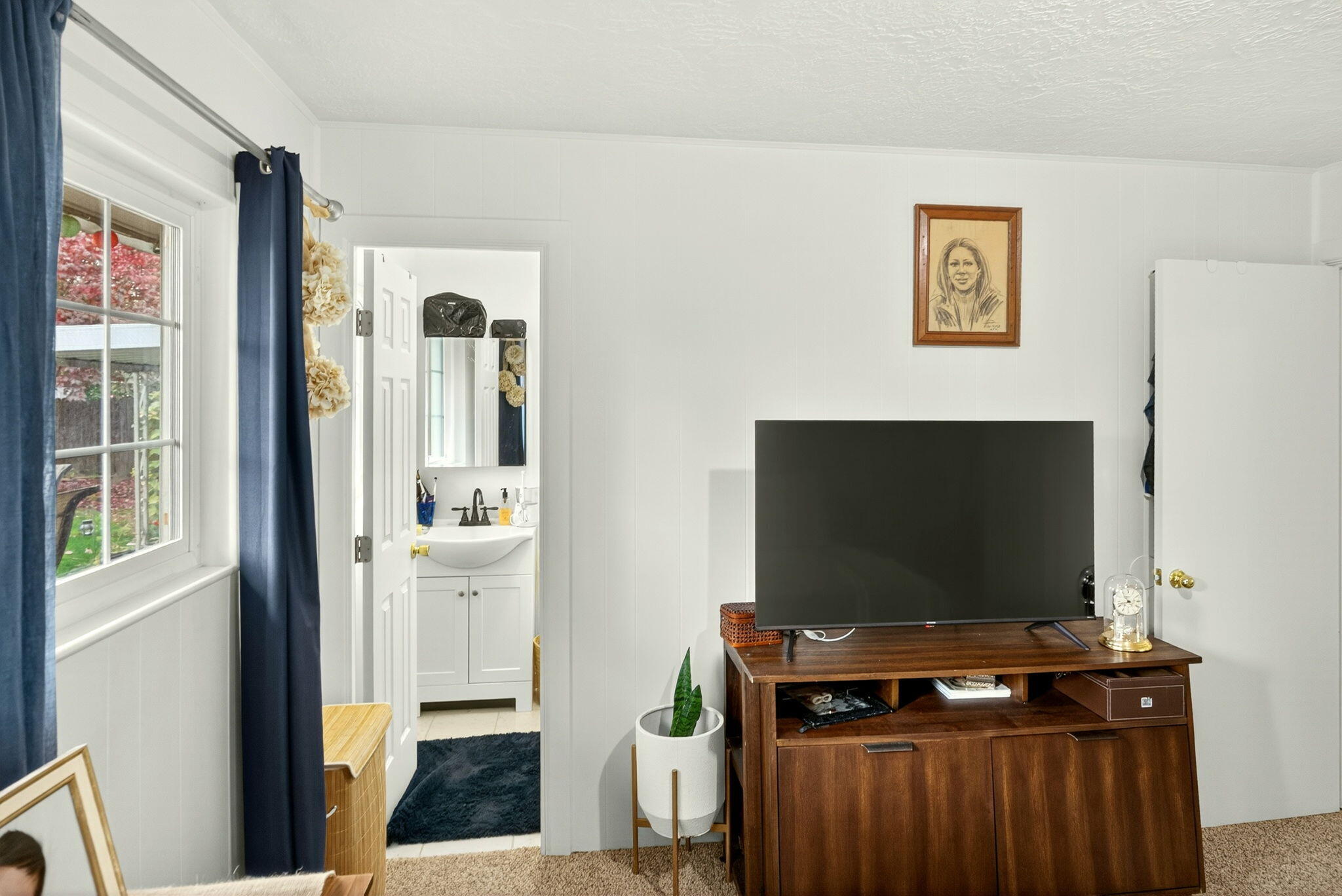 659 Herman Avenue Medford, OR 97501 - Photo 36 of 42 a living room with furniture and a flat screen tv