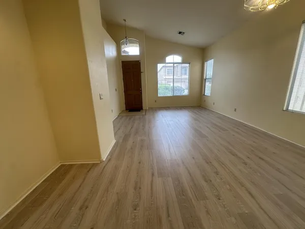 $2,395 | 3281 West Ross Drive, Chandler, AZ 85226