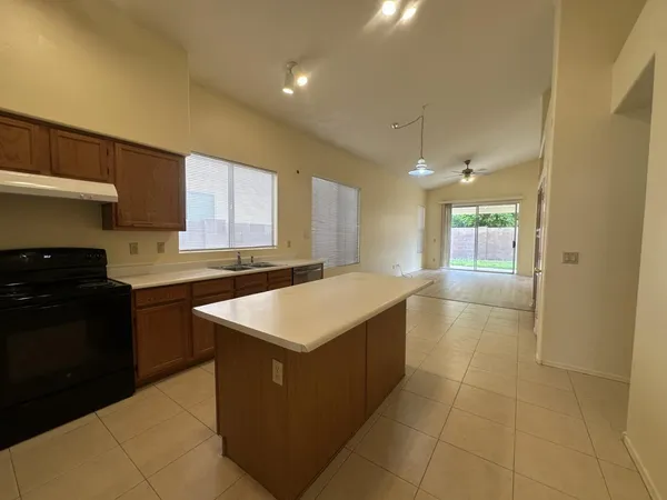 $2,395 | 3281 West Ross Drive, Chandler, AZ 85226