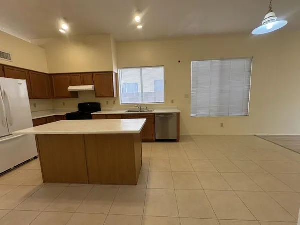$2,395 | 3281 West Ross Drive, Chandler, AZ 85226
