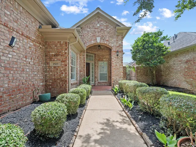 $3,600 | 1523 Orchard Park Drive, Houston, TX 77077