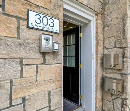 $1,400 | 303 South Washington Street, Unit 2, Bloomington, IN 47401