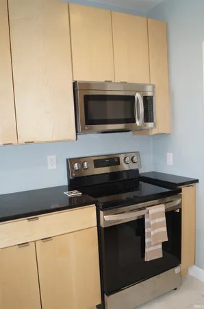 $1,400 | 303 South Washington Street, Unit 2, Bloomington, IN 47401