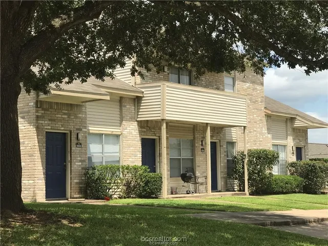 $975 | 906 Spring Loop, Unit D, College Station, TX 77840