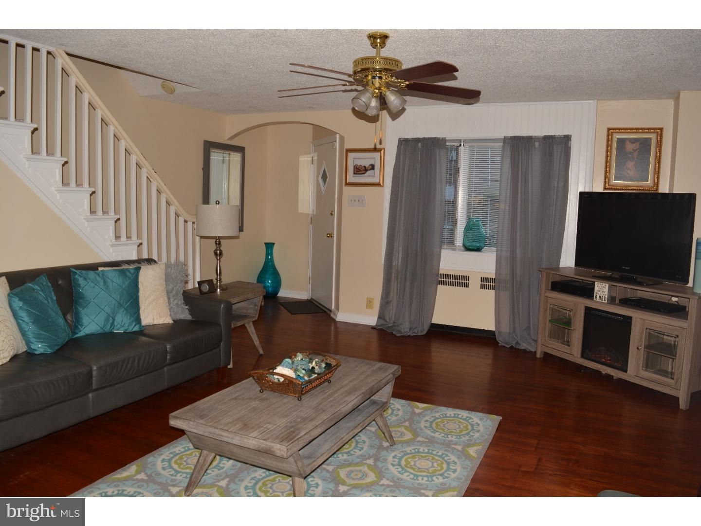 209 Hampden Road Upper Darby, PA 19082 - Photo 3 of 24 Living Room