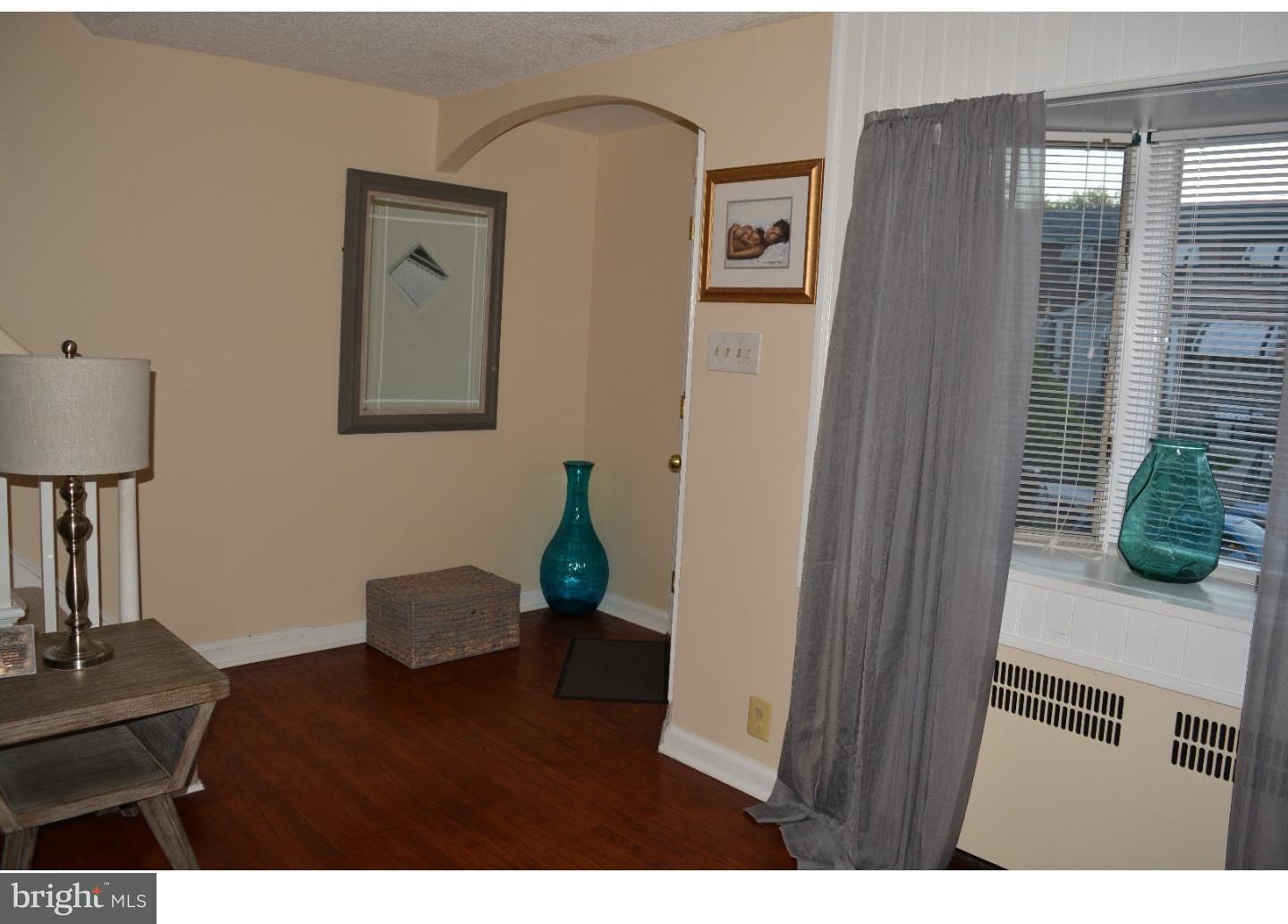 209 Hampden Road Upper Darby, PA 19082 - Photo 4 of 24 Living Room
