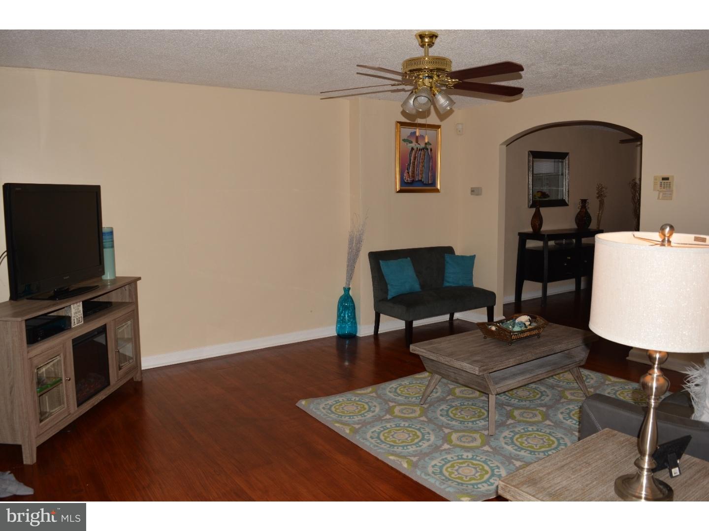 209 Hampden Road Upper Darby, PA 19082 - Photo 6 of 24 Living Room