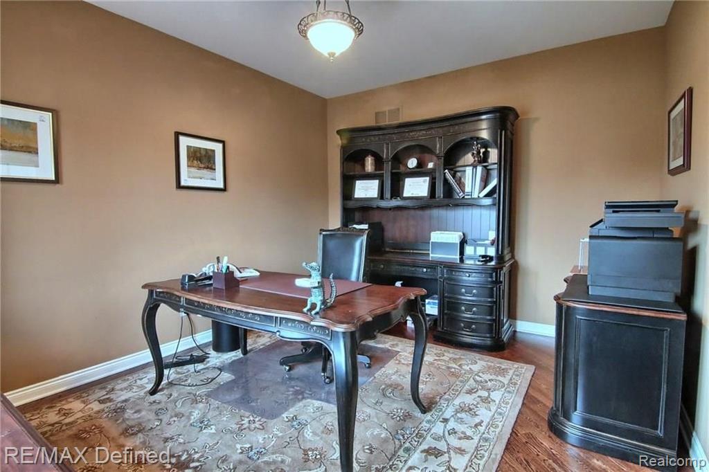 3960 Elk Drive Rochester, MI 48306 - Photo 4 of 27