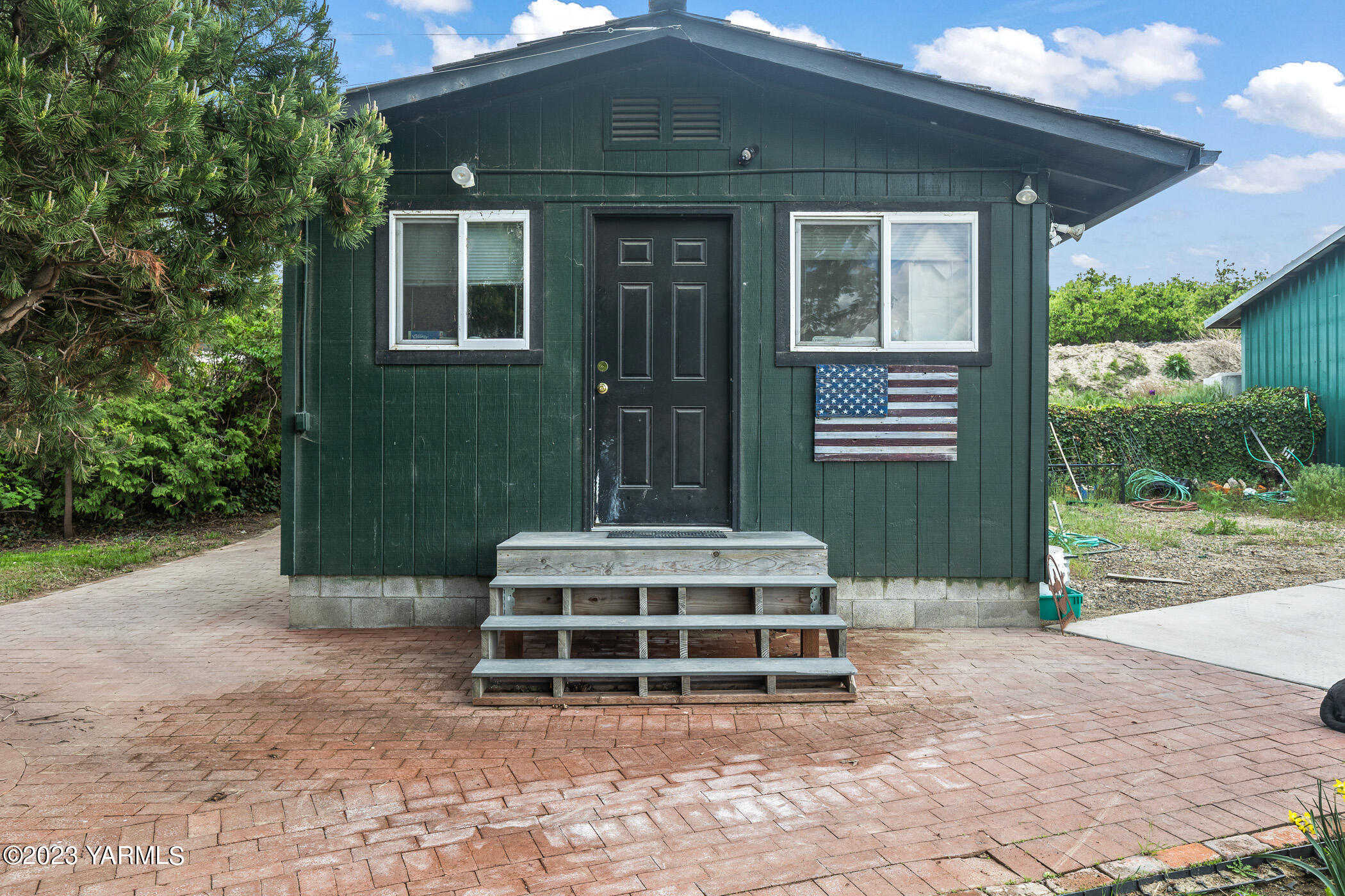 250 Bagley Road Granger, WA 98932 - Photo 18 of 23 a house view with a outdoor space