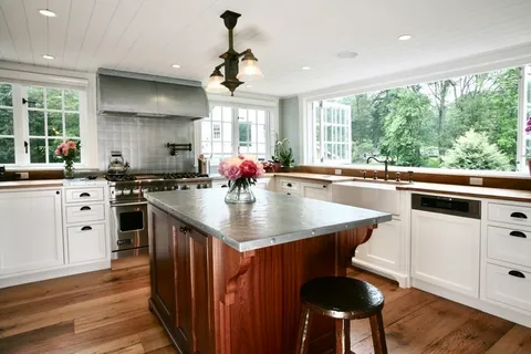 $7,500,000 | 70 Wilsondale Street, Dover, MA 02030