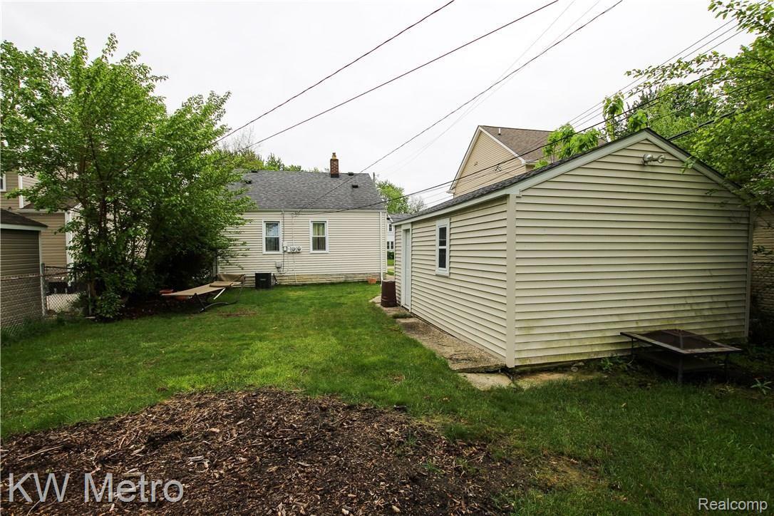2726 Columbia Road Berkley, MI 48072 - Photo 35 of 38 IMG_1434.jpg