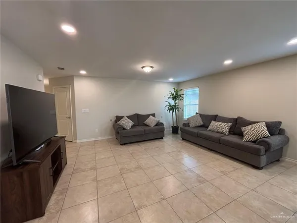 $1,700 | 2513 Antelope Cyn Street, Edinburg, TX 78541