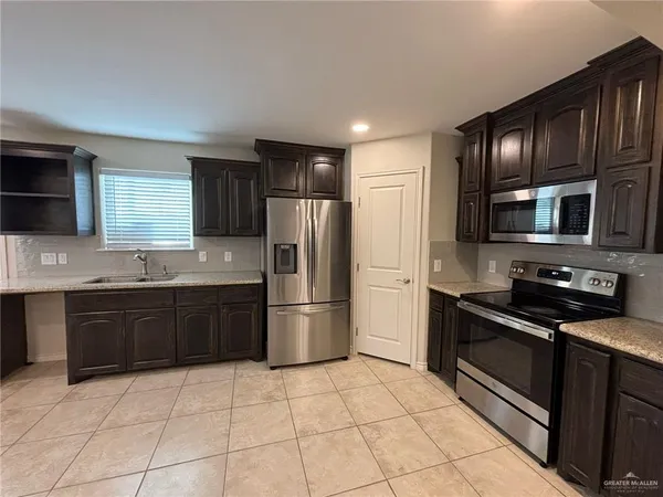 $1,700 | 2513 Antelope Cyn Street, Edinburg, TX 78541