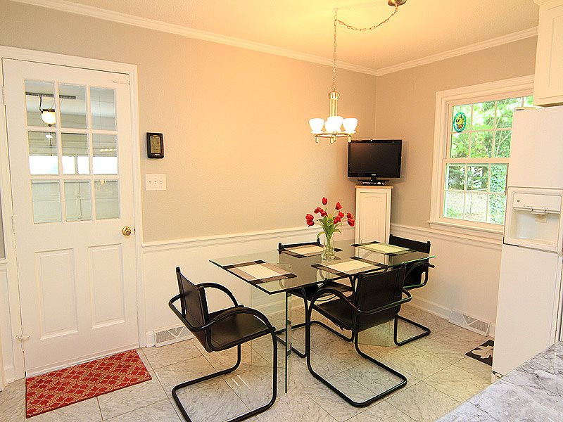 8601 Evergreen Court Raleigh, NC 27613 - Photo 13 of 25 Breakfast Area
