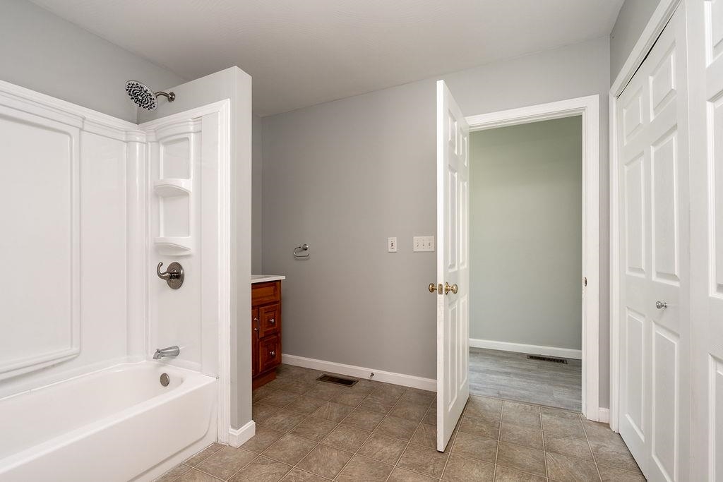 286 Addison Road Goffstown, NH 03045 - Photo 15 of 52