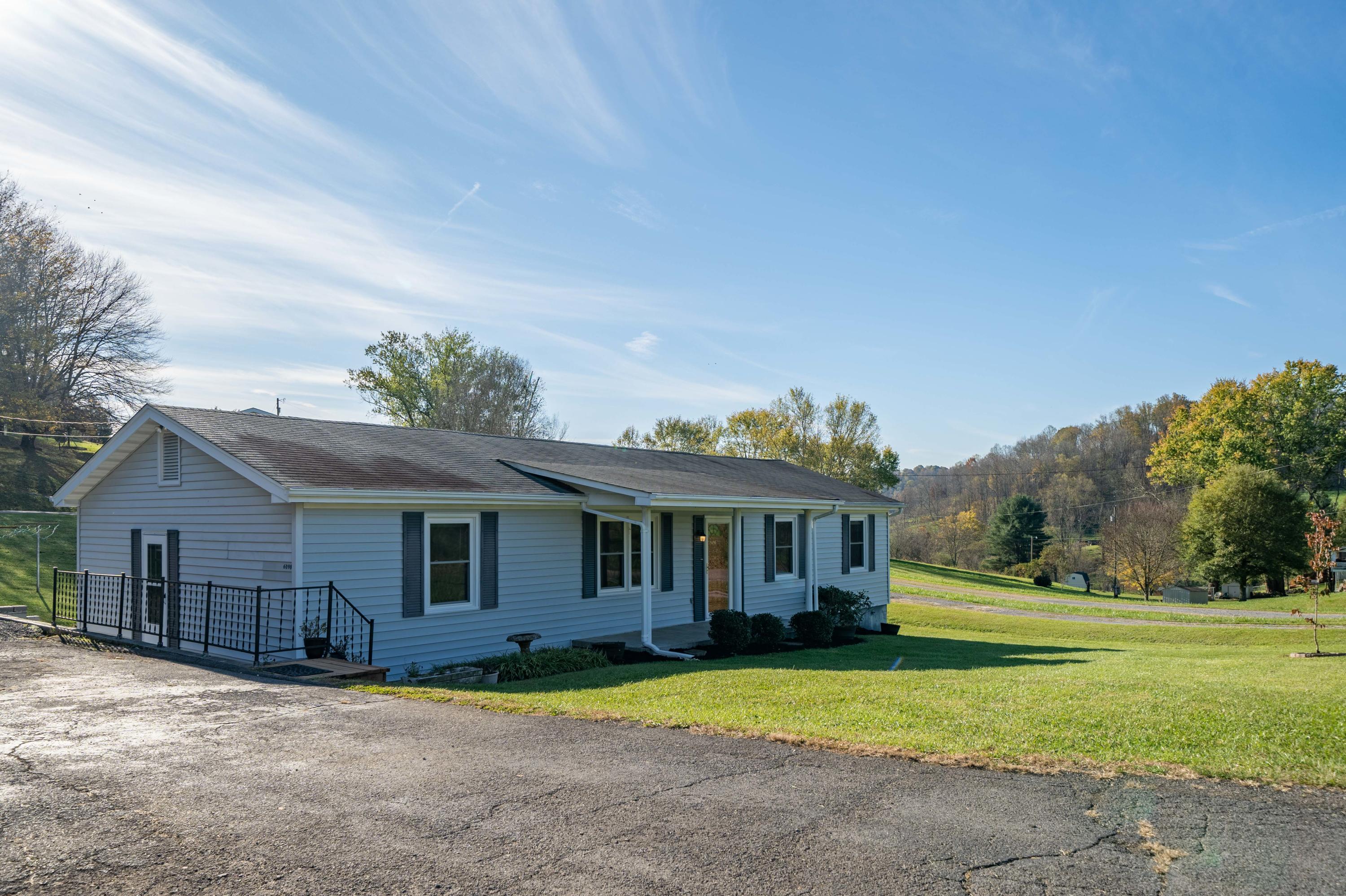 6098 Reedy Creek Road Bristol, VA 24202 - Photo 3 of 38 6098 Reedy Creek Road (3 of 38)