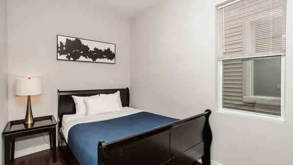 $4,200 | 1922 North Rockwell Street, Unit 1, Chicago, IL 60647