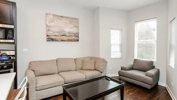 $4,200 | 1922 North Rockwell Street, Unit 1, Chicago, IL 60647