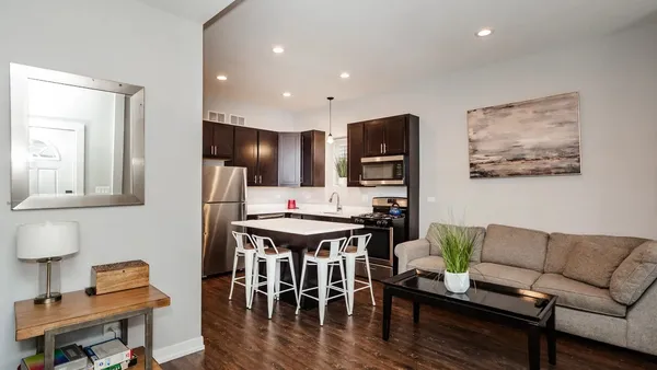 $4,200 | 1922 North Rockwell Street, Unit 1, Chicago, IL 60647