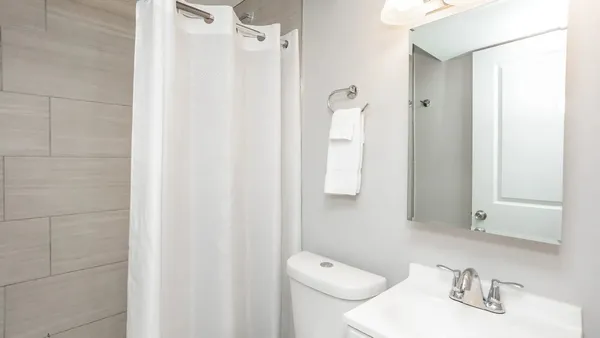 $4,200 | 1922 North Rockwell Street, Unit 1, Chicago, IL 60647