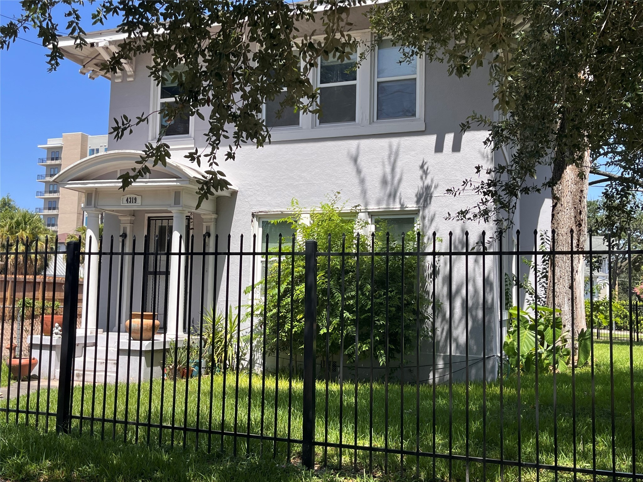 4319 Roseland Street Houston, TX 77006 - Photo 3 of 6 a view of a house with a small yard and furniture