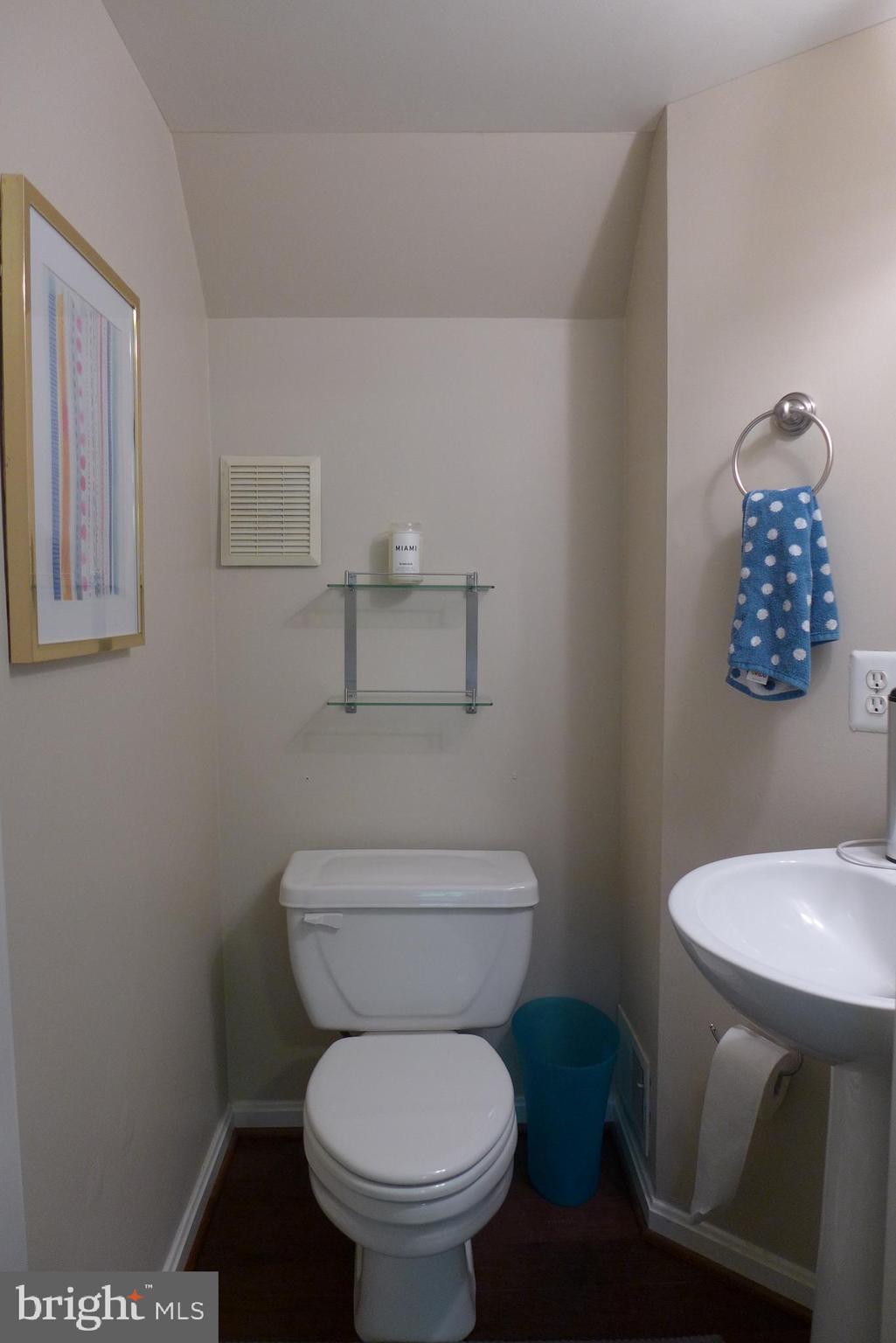 11872 Breton Court, Unit 12A Reston, VA 20191 - Photo 12 of 30 Powder room