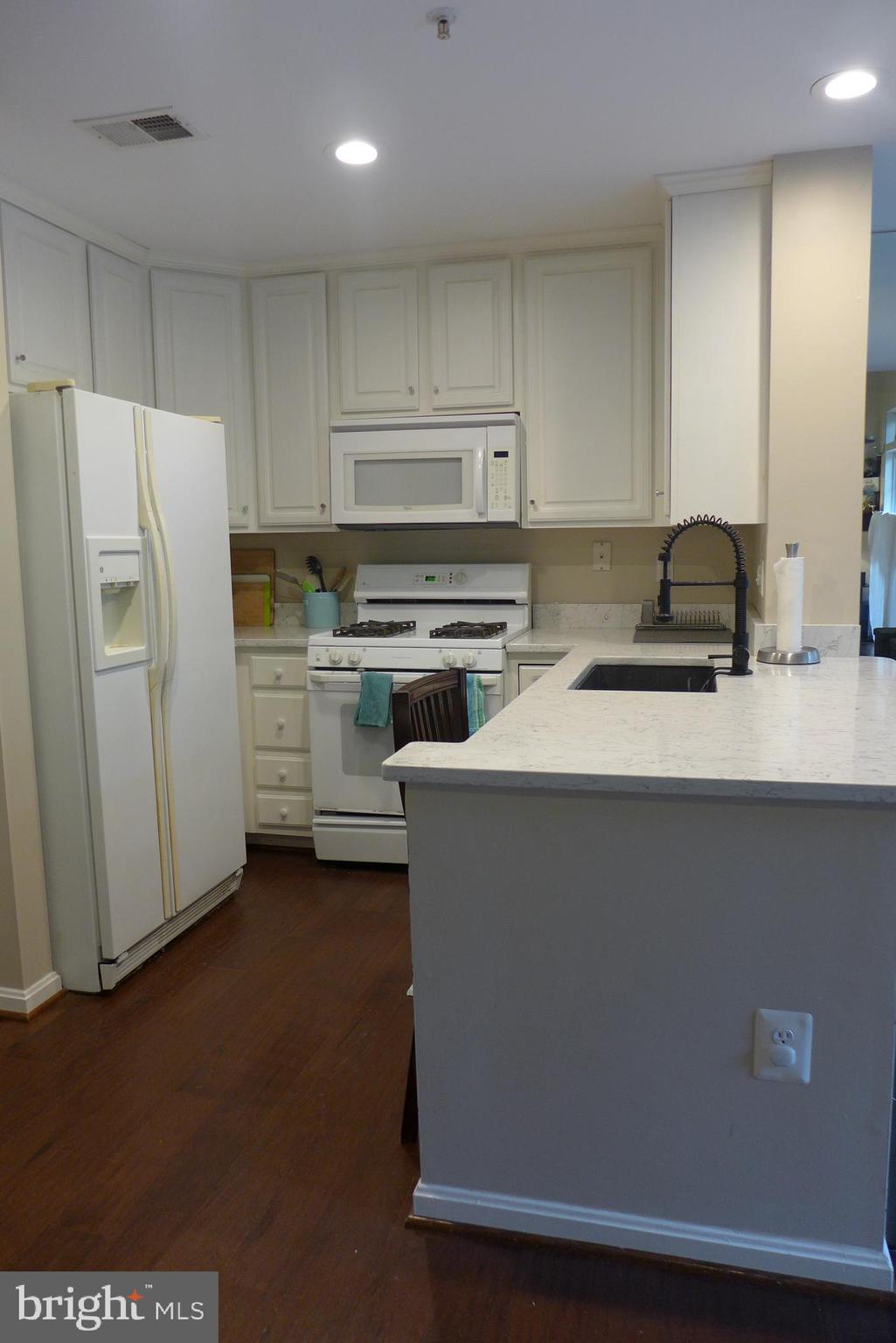 11872 Breton Court, Unit 12A Reston, VA 20191 - Photo 4 of 30 Kitchen